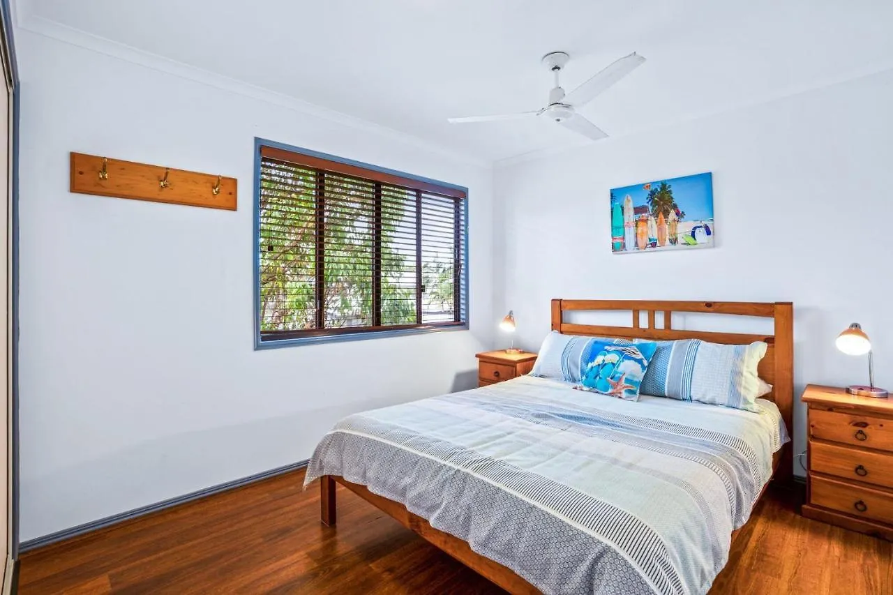 Barnys Rainbow Beach
